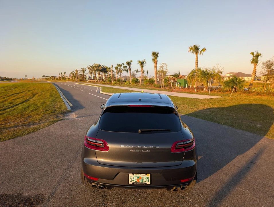 2017 Porsche Macan Turbo - Image 19 of 31