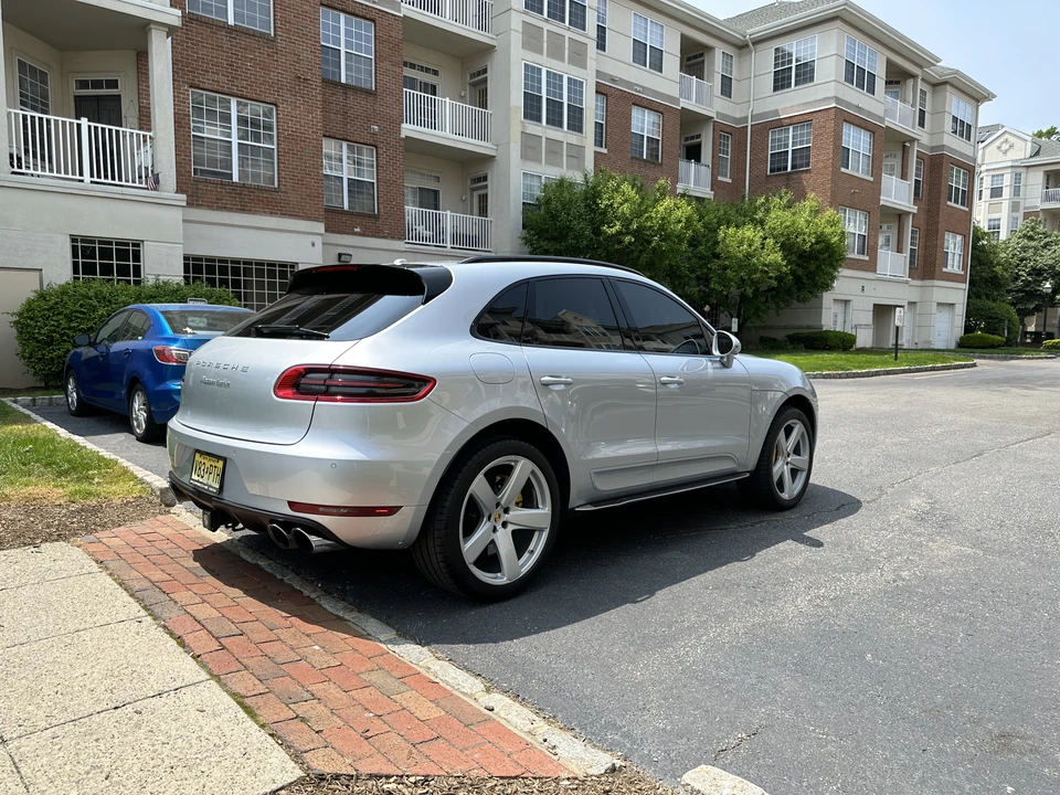 2017 Porsche Macan Turbo - Image 7 of 27