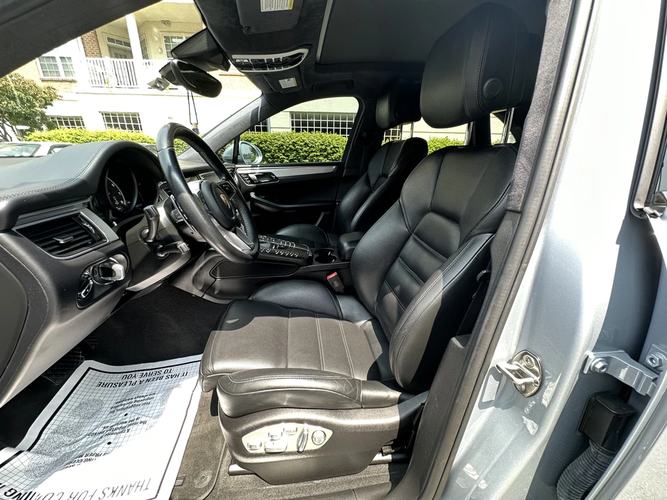 2017 Porsche Macan Turbo - Image 25 of 27
