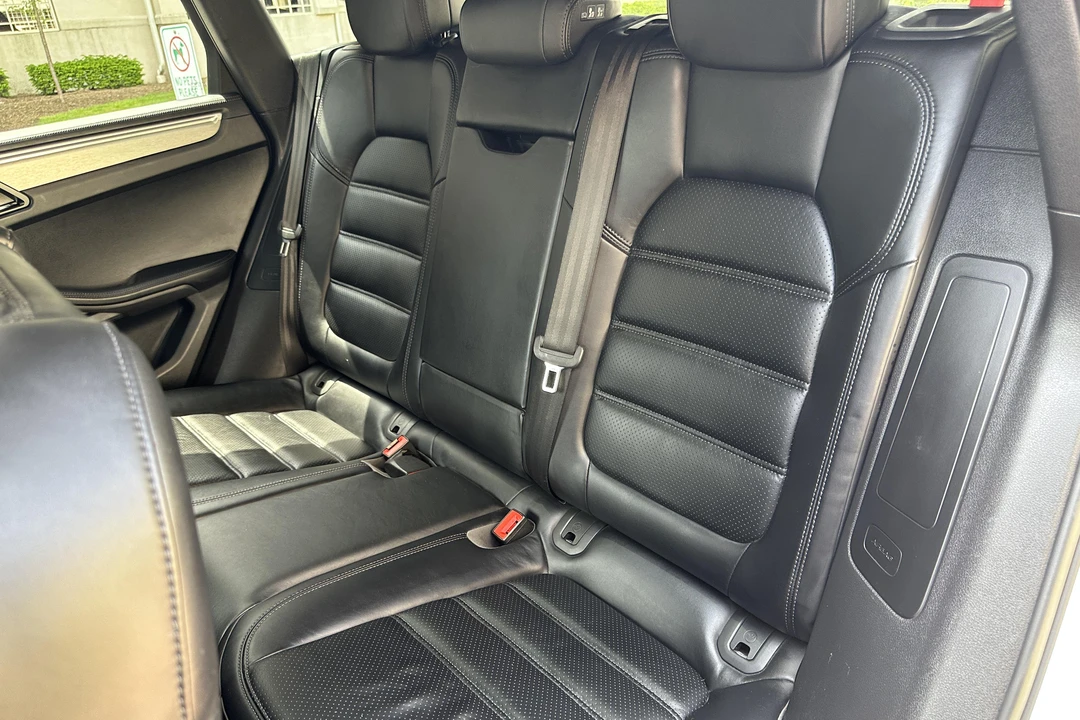 2017 Porsche Macan Turbo - Image 23 of 27
