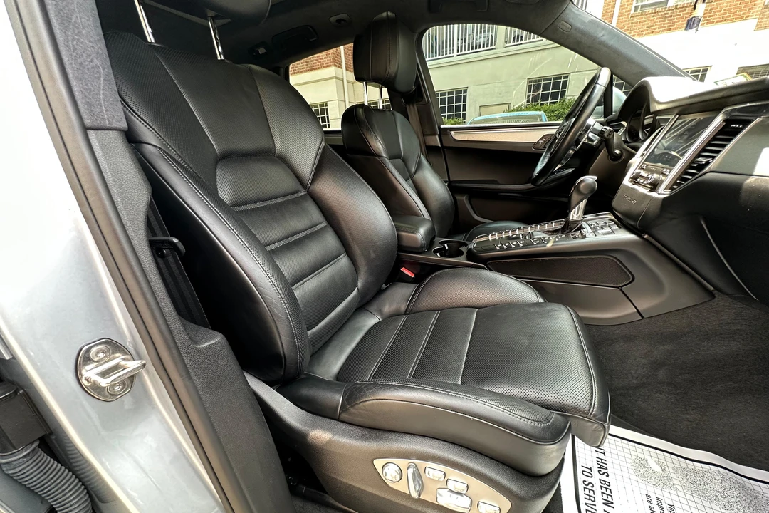 2017 Porsche Macan Turbo - Image 22 of 27