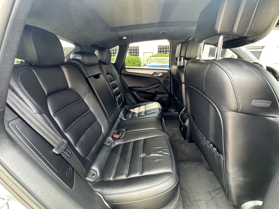 2017 Porsche Macan Turbo - Image 26 of 27