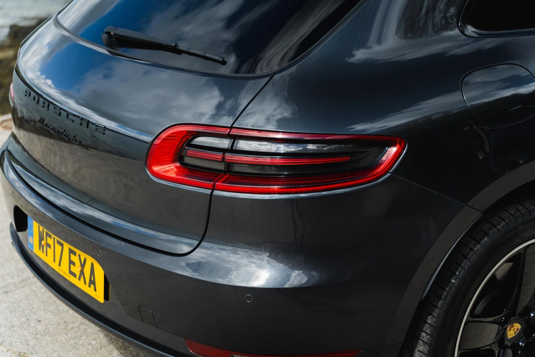 2017 Porsche Macan Turbo - Image 21 of 31