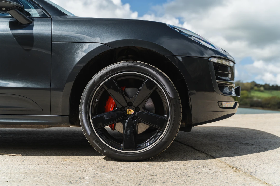 2017 Porsche Macan Turbo - Image 22 of 31