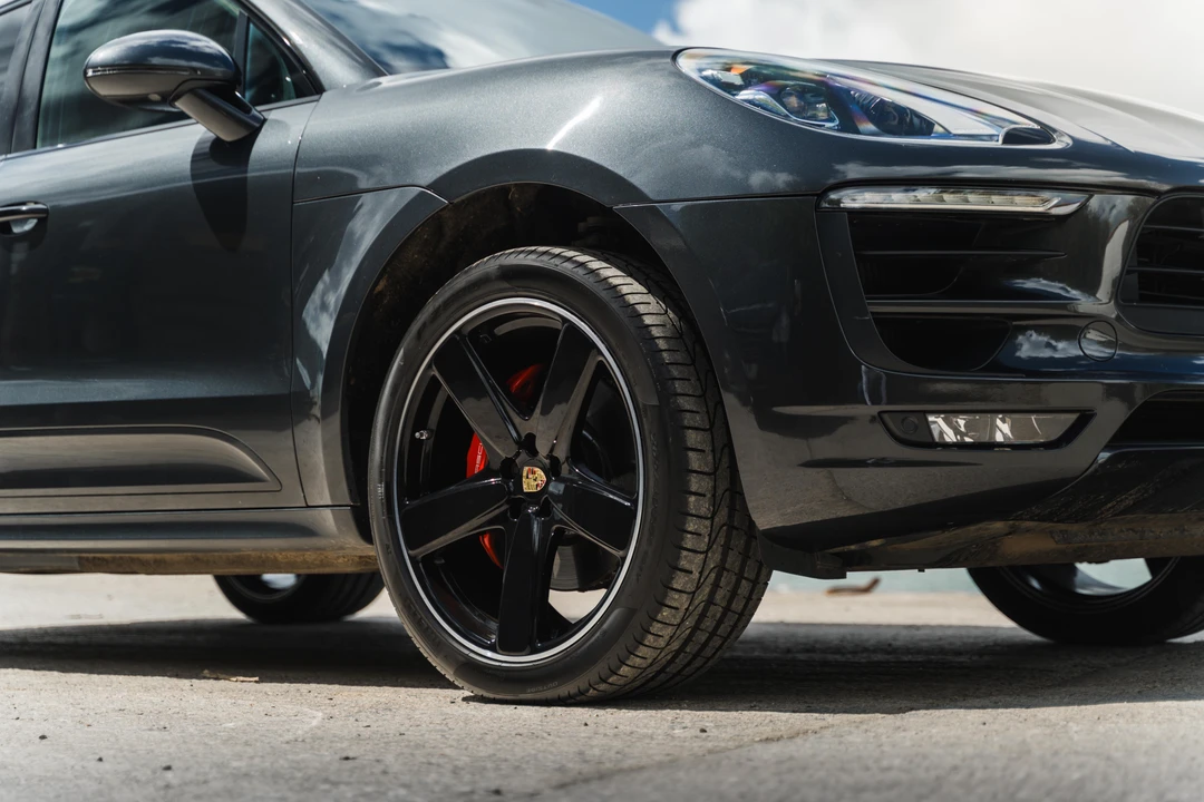 2017 Porsche Macan Turbo - Image 23 of 31
