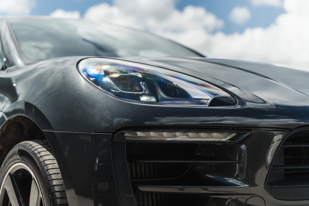 2017 Porsche Macan Turbo - Image 24 of 31