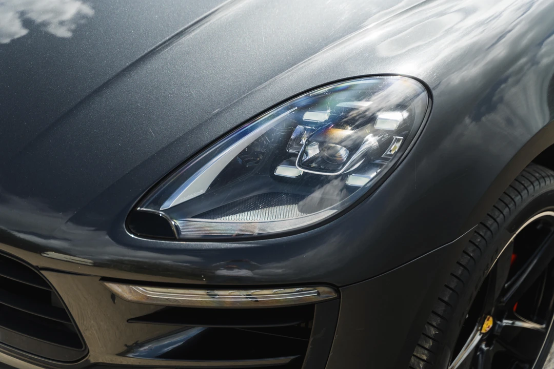2017 Porsche Macan Turbo - Image 25 of 31