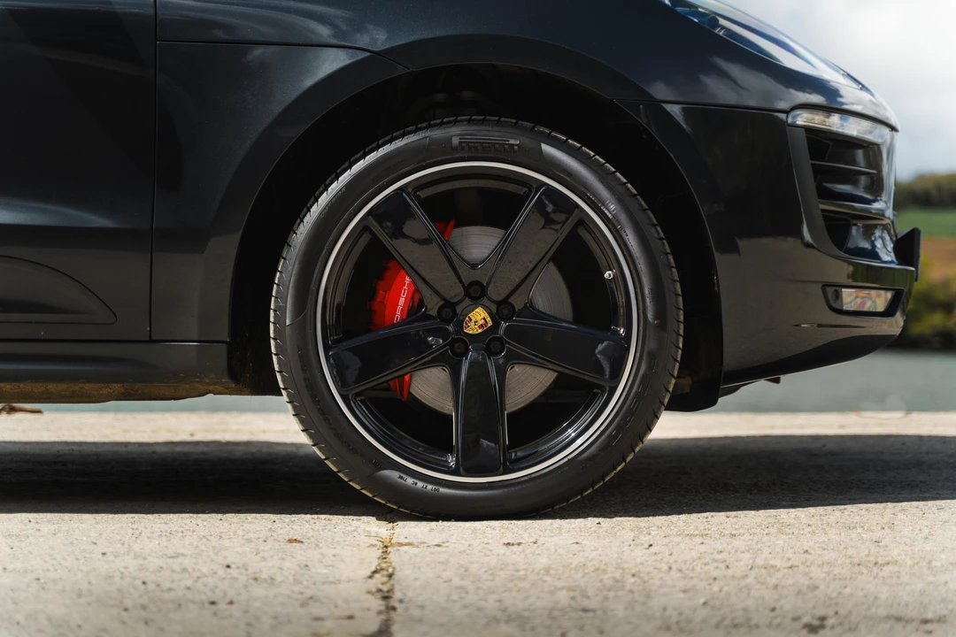 2017 Porsche Macan Turbo - Image 26 of 31