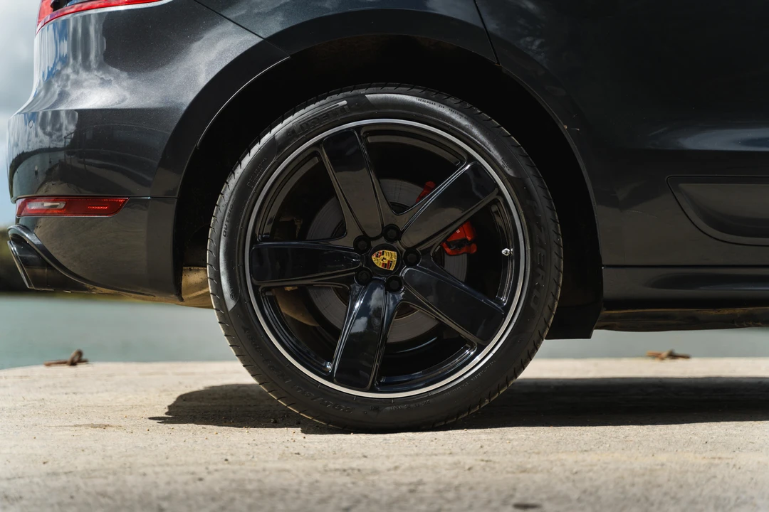 2017 Porsche Macan Turbo - Image 27 of 31