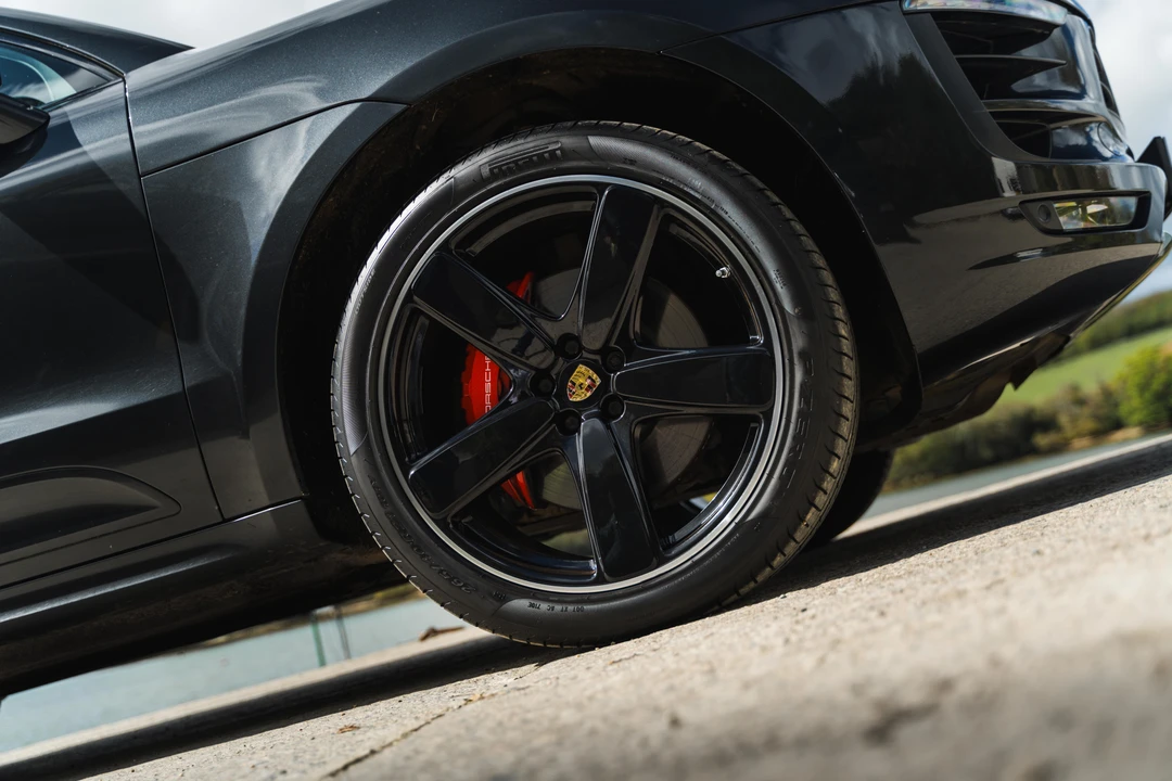 2017 Porsche Macan Turbo - Image 28 of 31