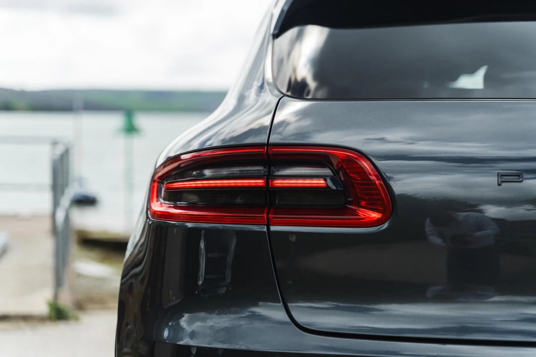 2017 Porsche Macan Turbo - Image 14 of 31