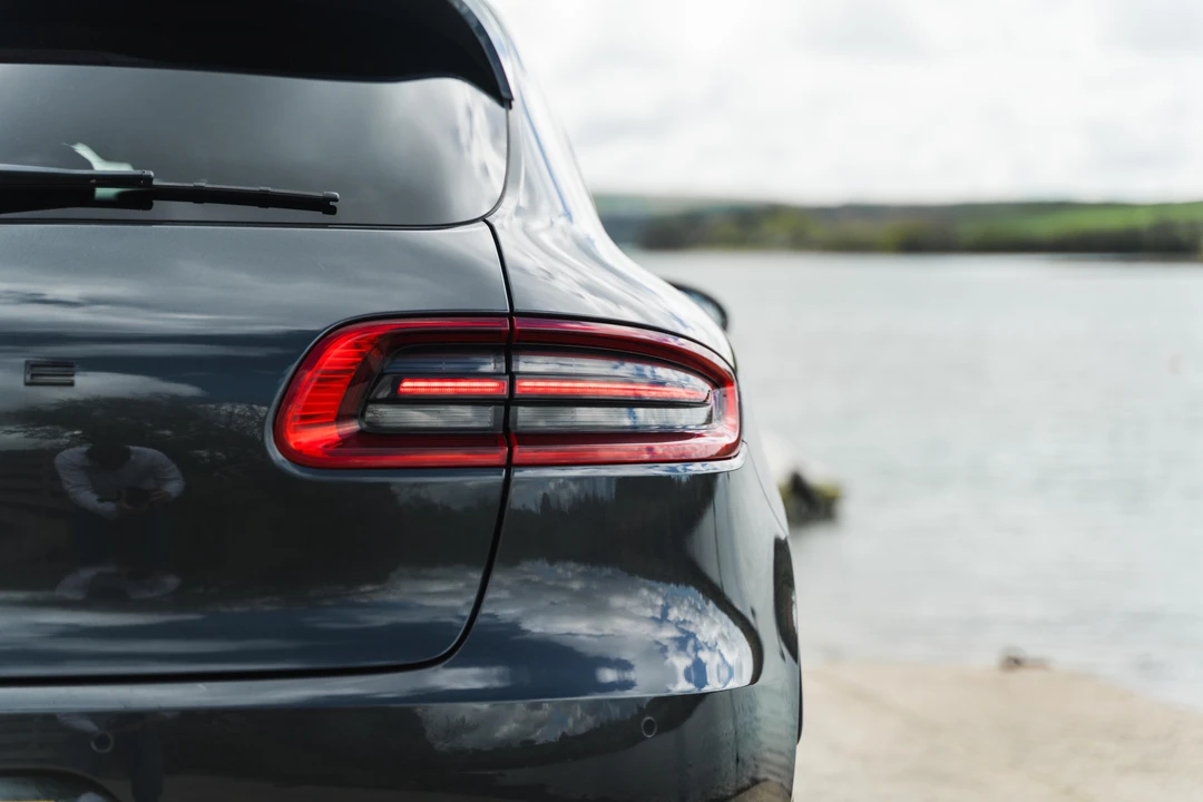 2017 Porsche Macan Turbo - Image 16 of 31