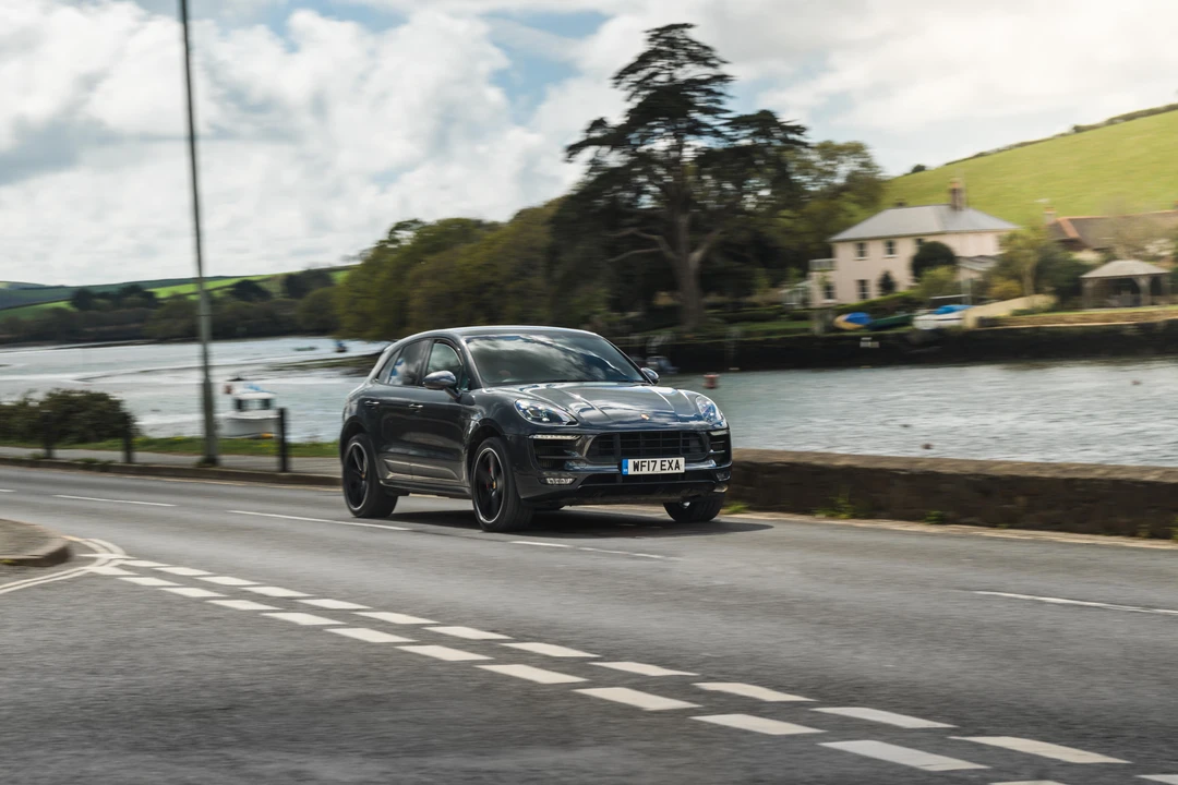 2017 Porsche Macan Turbo - Image 11 of 31