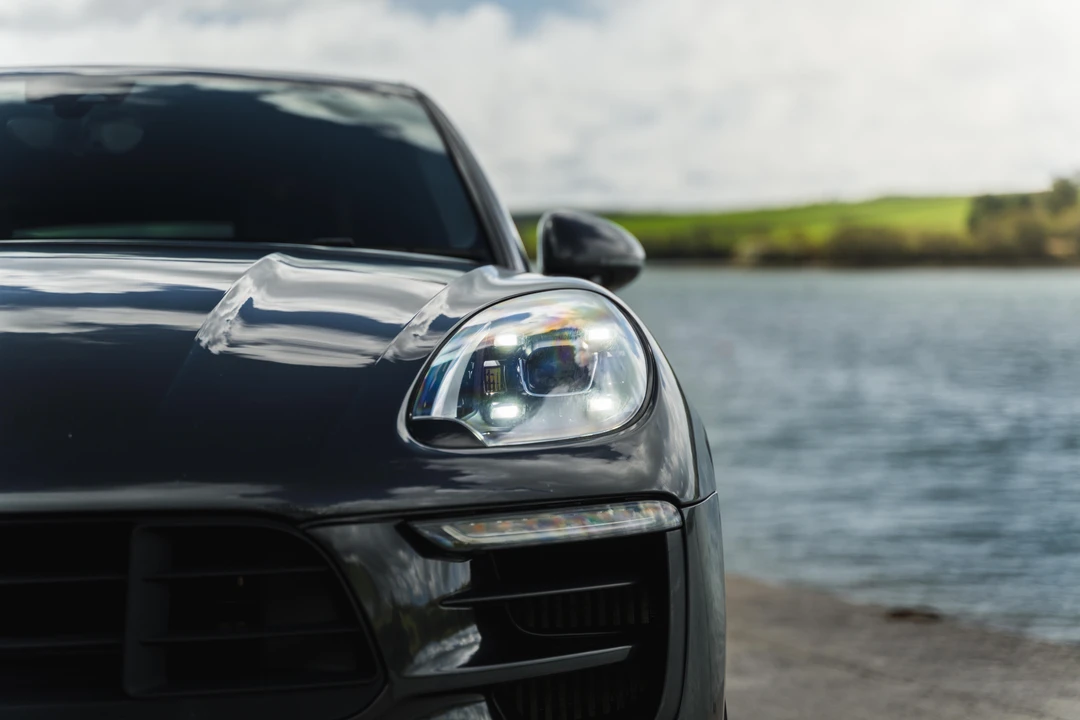 2017 Porsche Macan Turbo - Image 18 of 31