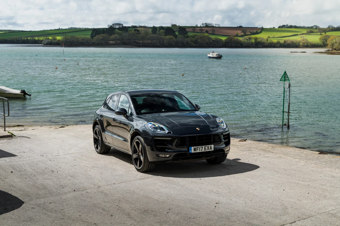 2017 Porsche Macan Turbo - Image 12 of 31