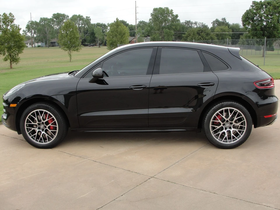 2017 Porsche Macan Turbo - Image 2 of 31