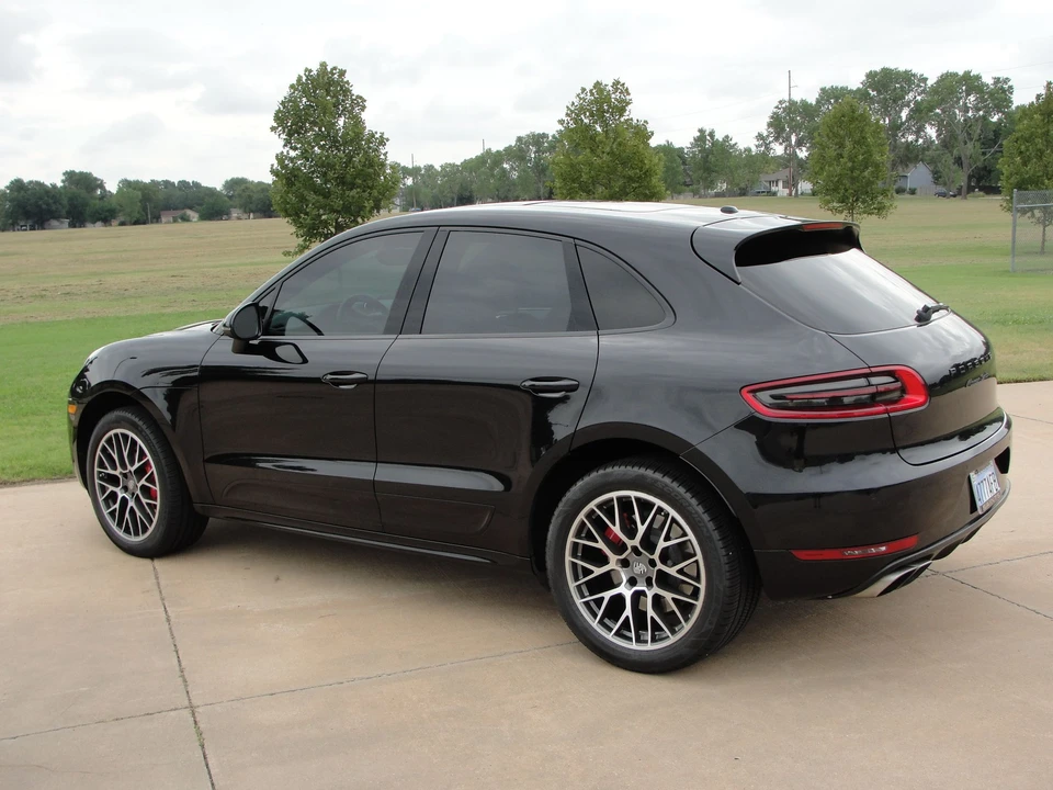 2017 Porsche Macan Turbo - Image 3 of 31