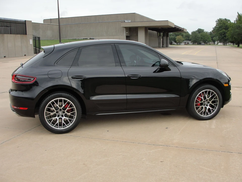 2017 Porsche Macan Turbo - Image 7 of 31