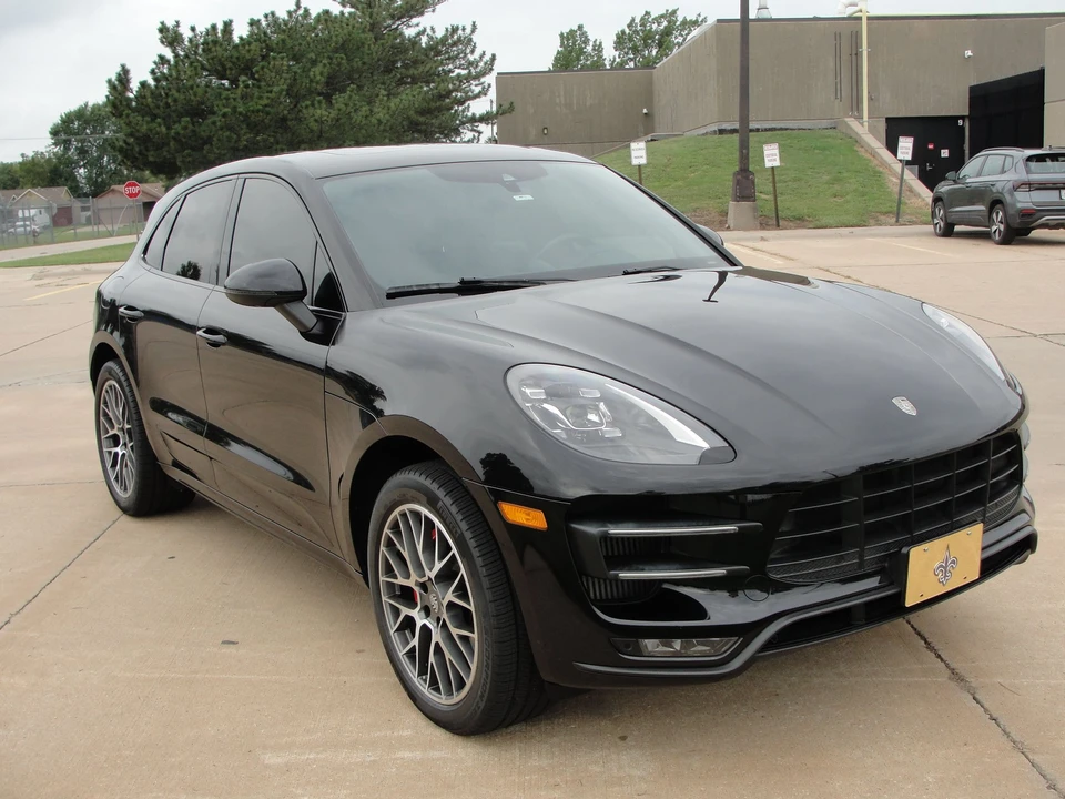 2017 Porsche Macan Turbo - Image 9 of 31