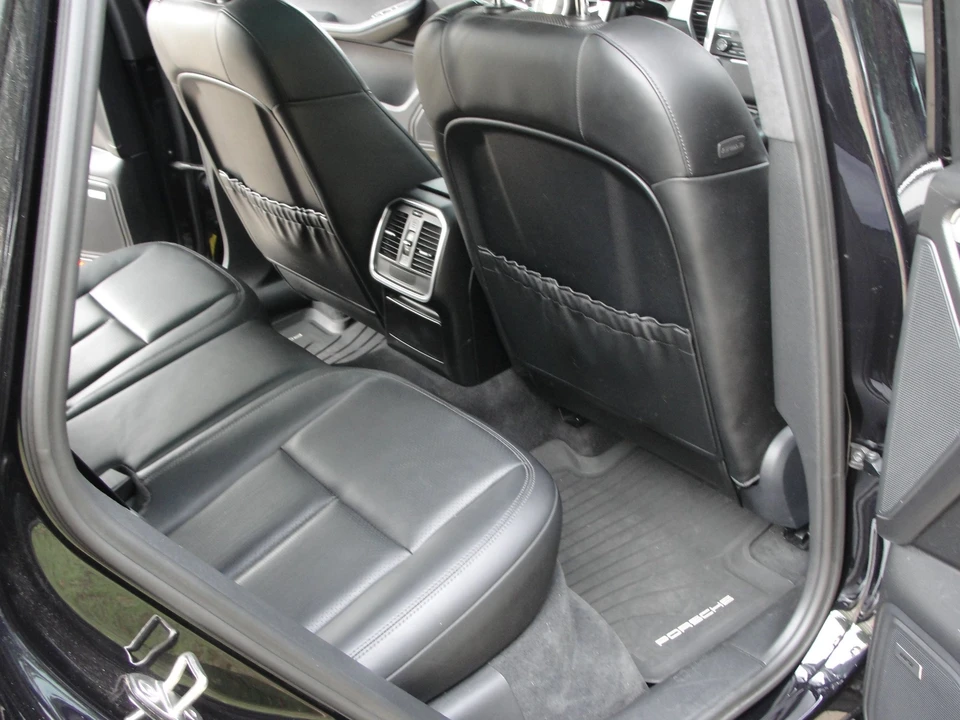 2017 Porsche Macan Turbo - Image 29 of 31