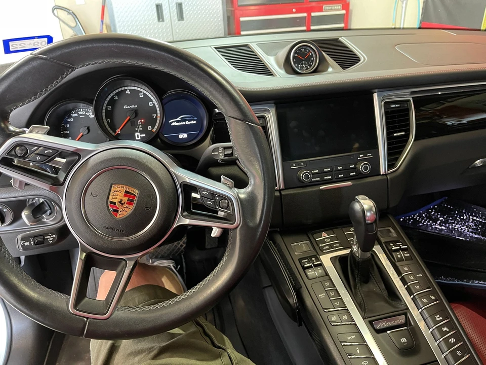 2017 Porsche Macan Turbo - Image 8 of 16