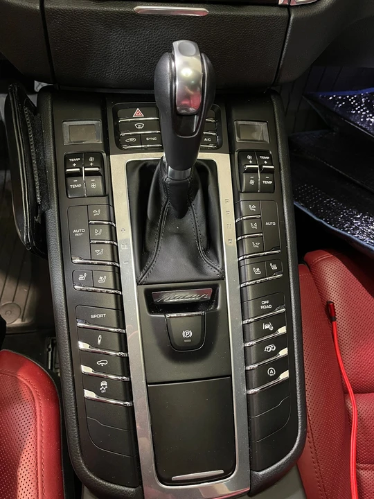 2017 Porsche Macan Turbo - Image 16 of 16