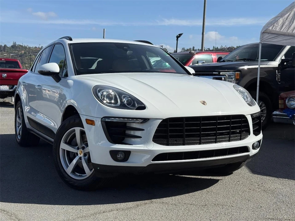 2017 Porsche Macan - Image 2 of 29