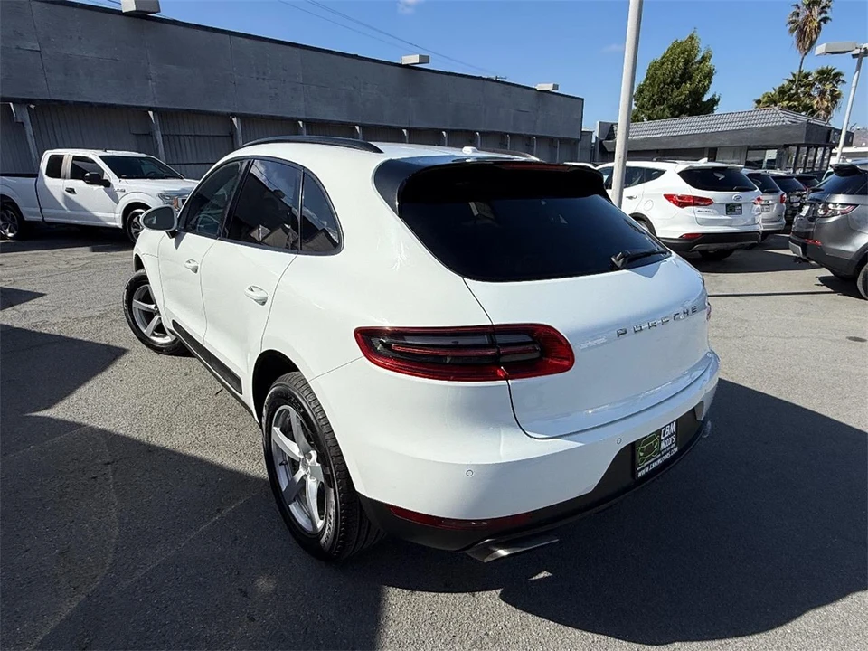 2017 Porsche Macan - Image 9 of 29