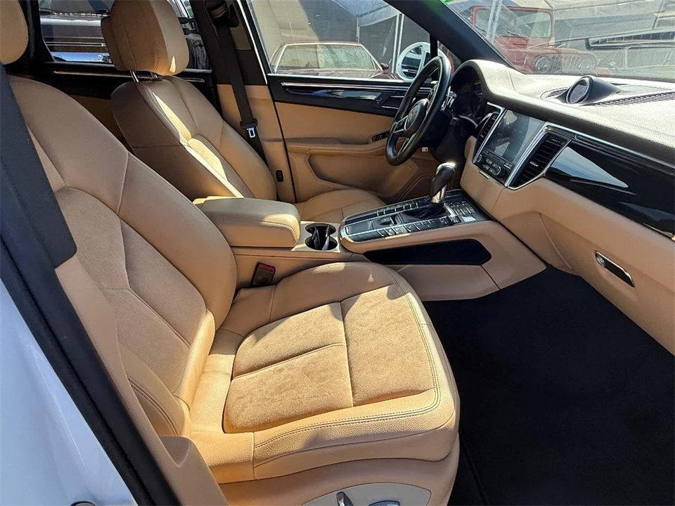 2017 Porsche Macan - Image 16 of 29