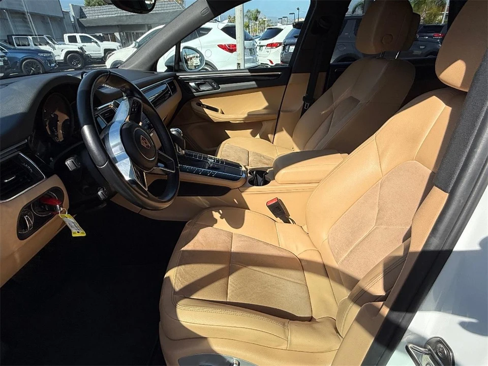 2017 Porsche Macan - Image 15 of 29