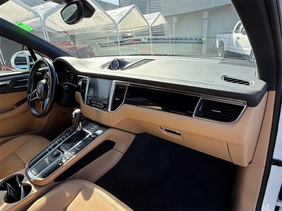 2017 Porsche Macan - Image 17 of 29