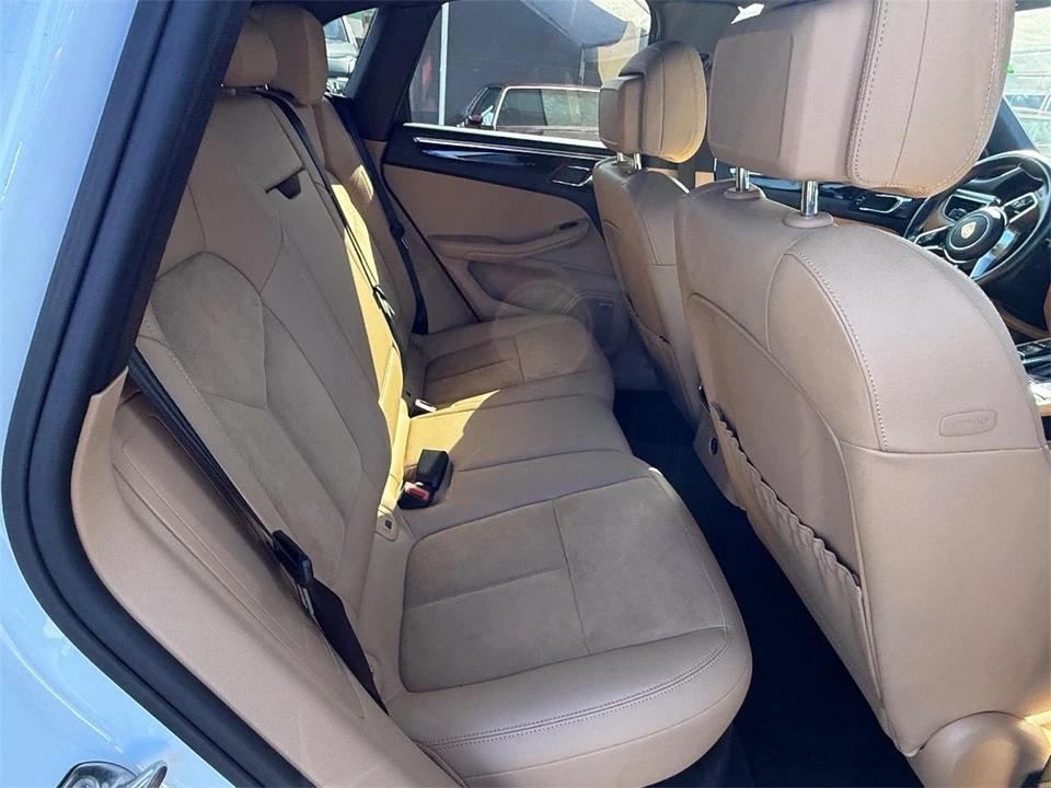 2017 Porsche Macan - Image 20 of 29