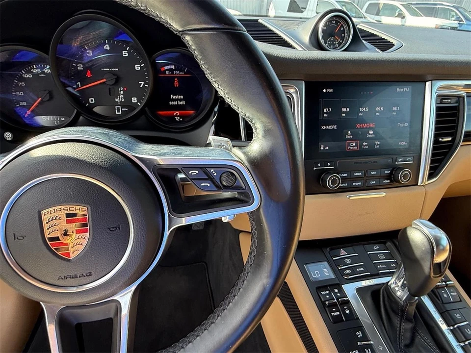 2017 Porsche Macan - Image 22 of 29