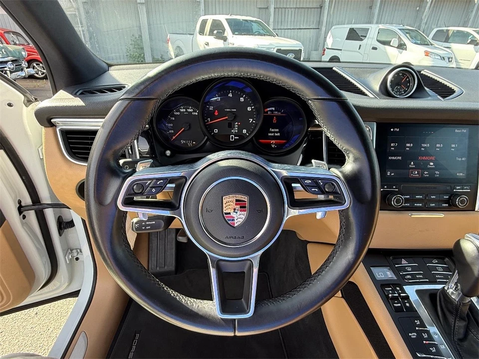 2017 Porsche Macan - Image 24 of 29