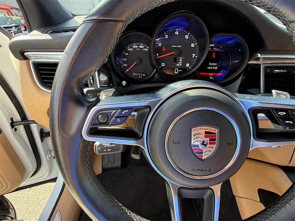 2017 Porsche Macan - Image 23 of 29