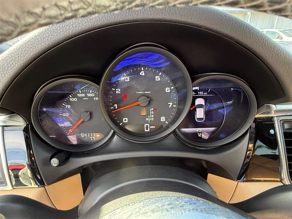 2017 Porsche Macan - Image 26 of 29