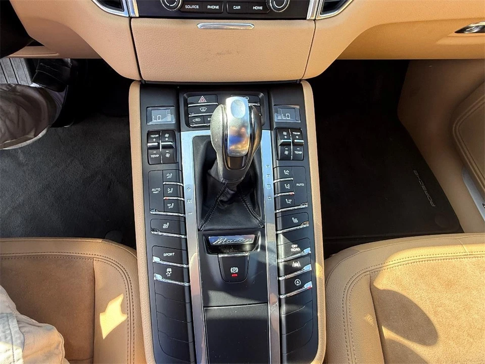 2017 Porsche Macan - Image 28 of 29