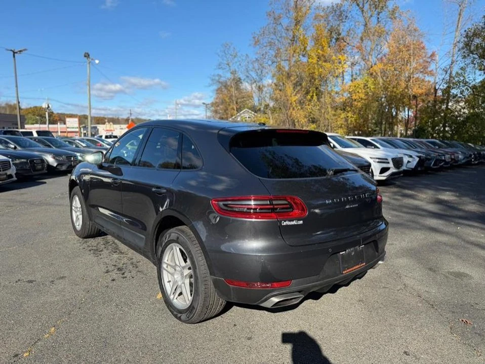2017 Porsche Macan - Image 11 of 19