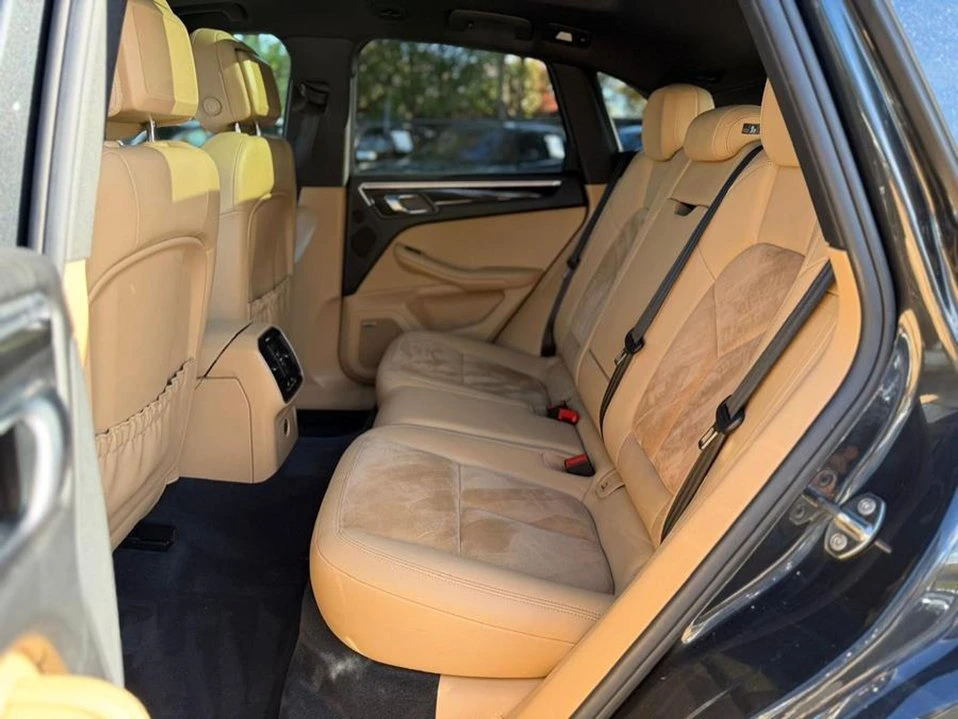 2017 Porsche Macan - Image 18 of 19