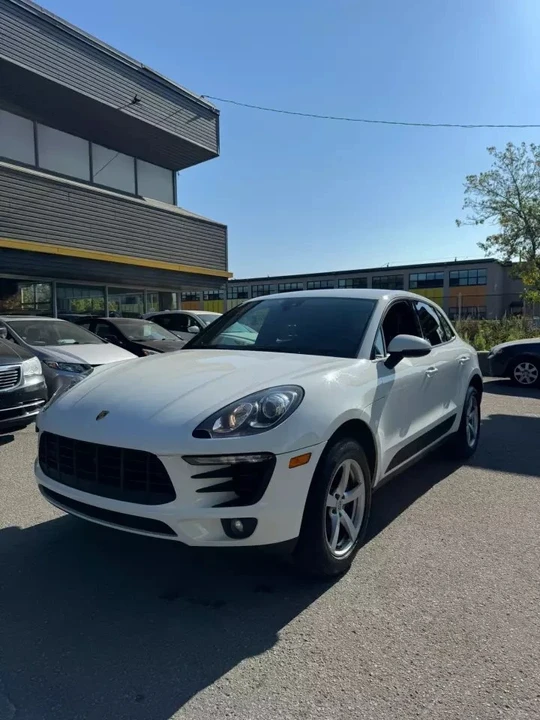2017 Porsche Macan - Image 15 of 18