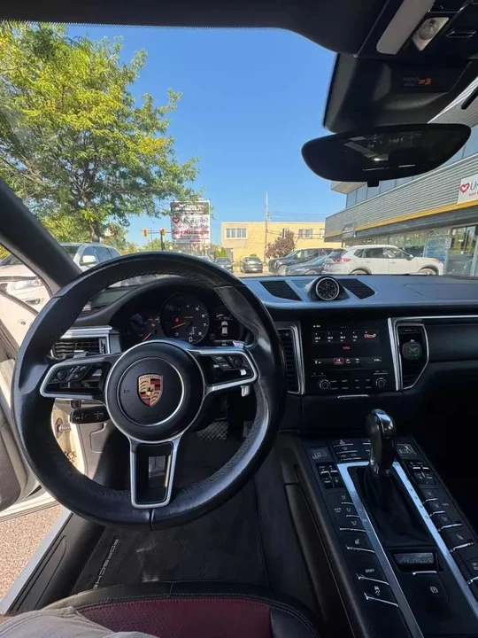 2017 Porsche Macan - Image 11 of 18