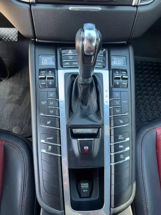 2017 Porsche Macan - Image 9 of 15
