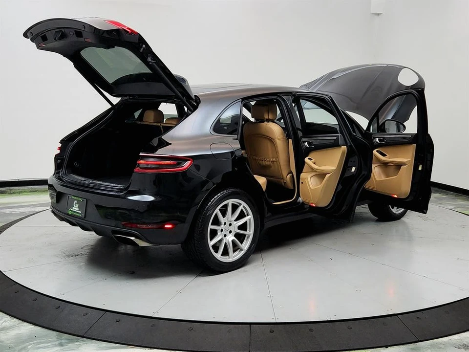 2017 Porsche Macan - Image 11 of 12