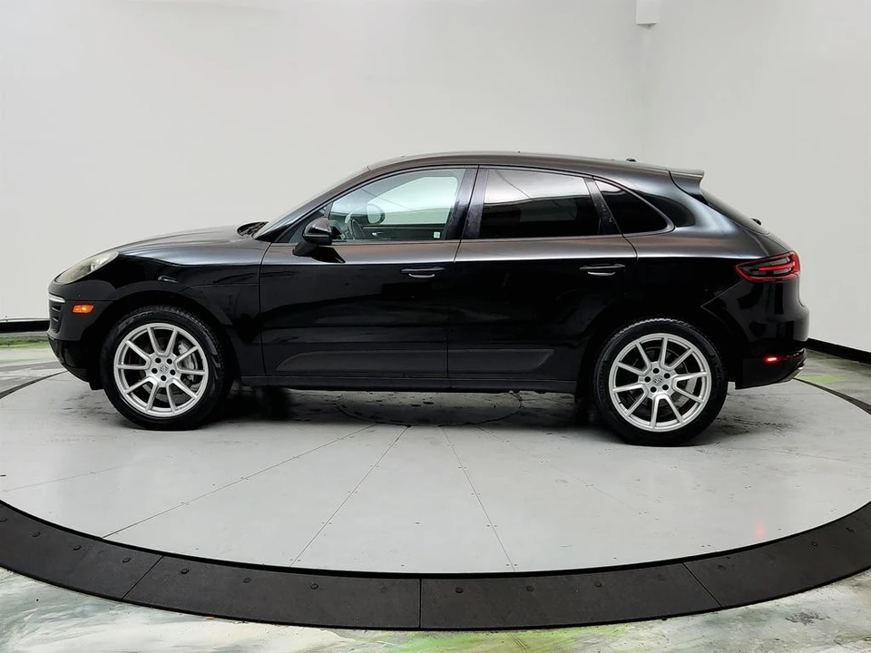 2017 Porsche Macan - Image 8 of 12