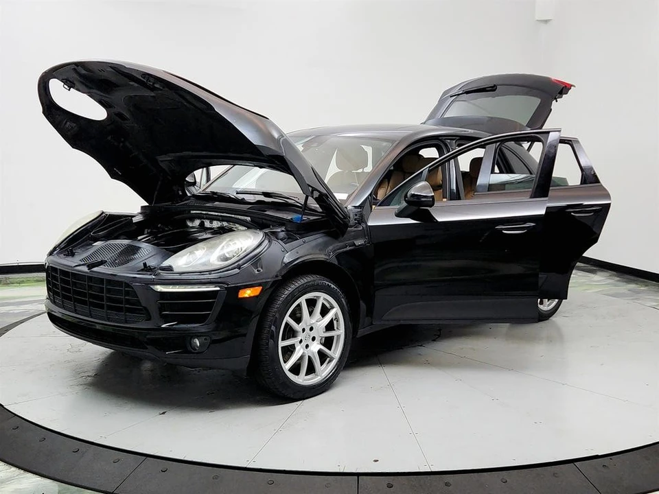 2017 Porsche Macan - Image 9 of 12