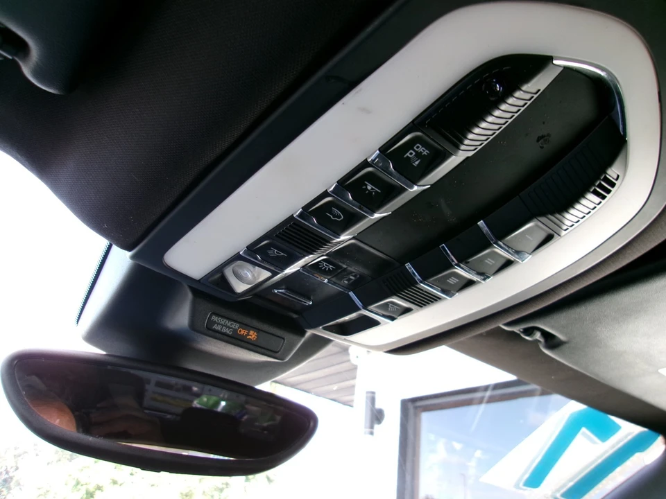 2017 Porsche Macan - Image 20 of 21