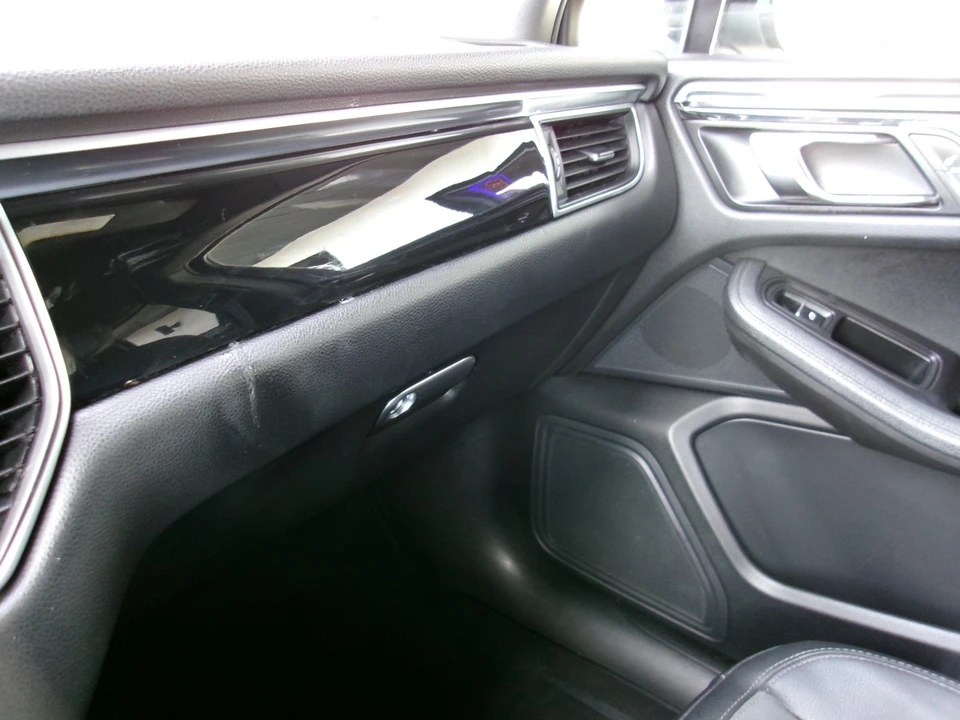 2017 Porsche Macan - Image 21 of 21