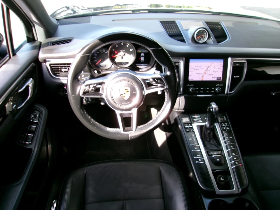 2017 Porsche Macan - Image 17 of 21