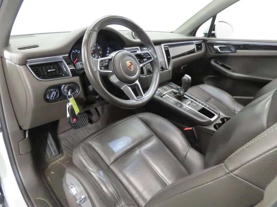 2017 Porsche Macan - Image 4 of 5