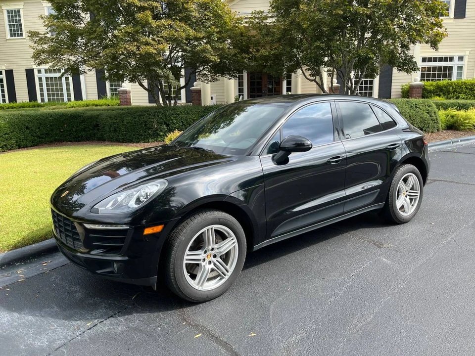 2017 Porsche Macan - Image 9 of 24